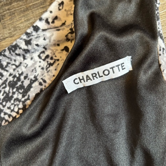 Sleek Black and Gray Snakeskin Crop Tank Top - Picture 3 of 3